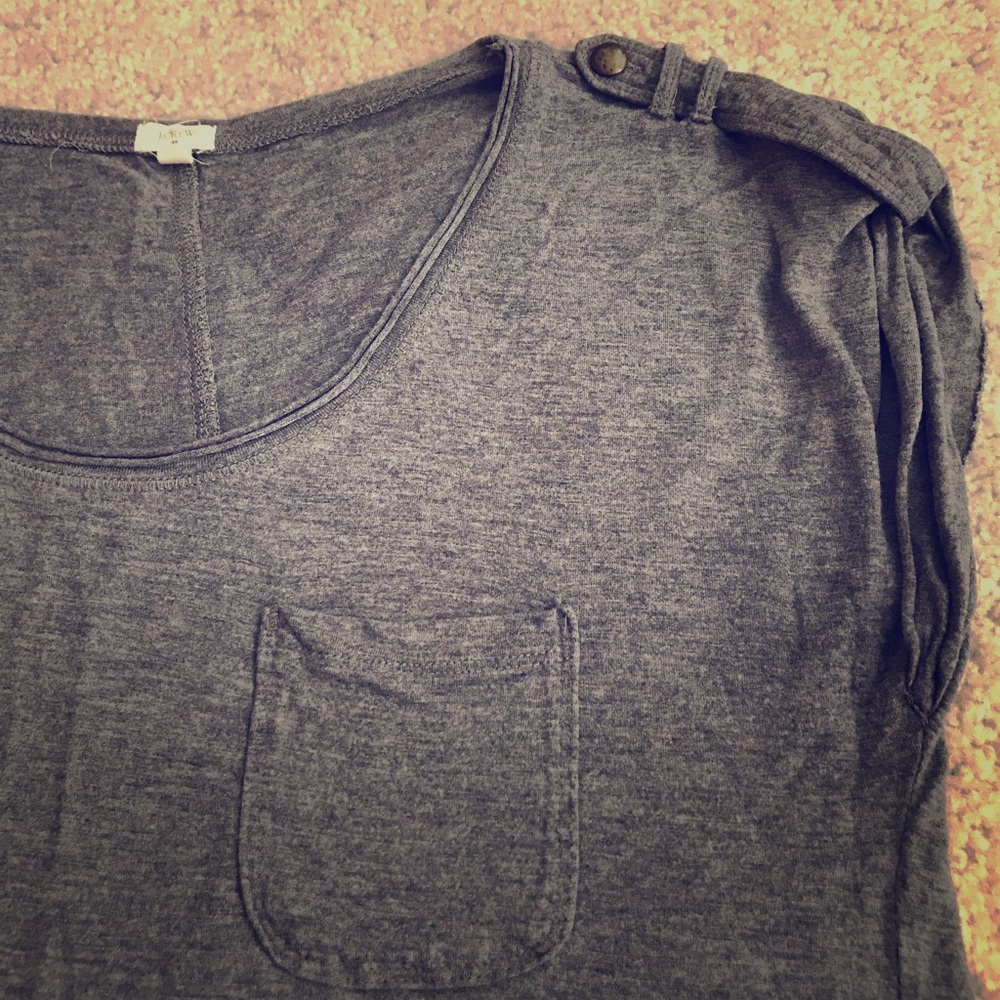 Gray buttoned fitted tee